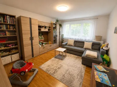 Na predaj 3-izbový byt, 80 m², Dunajská Streda, Nám. priateľstva