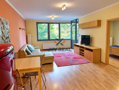 Na predaj 2-izbový byt, 61 m², Bratislava-Karlova Ves