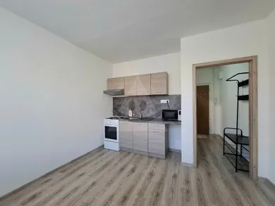 Na prenájom 1-izbový byt, 38 m², Prievidza, V.Benedikta