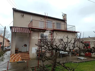 Na predaj 6-izbový dom, 200 m², Hrušovany