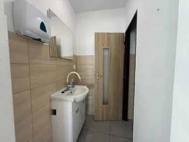 Na prenájom komerčné, 87 m², Pezinok, Kollárova