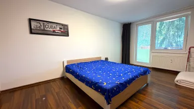 Na prenájom 3-izbový byt, 81 m², Levice, Tekovská ul.