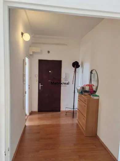 Na prenájom 1-izbový byt, 44 m², Bratislava-Ružinov, Meteorová