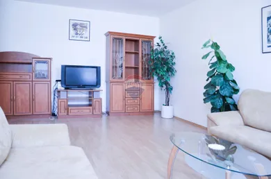 Na prenájom 3-izbový byt, 99 m², Banská Bystrica, Nám. SNP