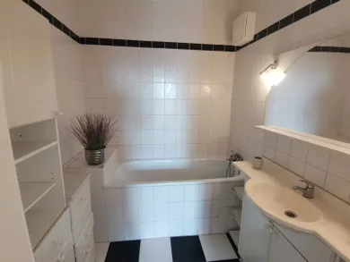 Na prenájom 3-izbový byt, 78 m², Bratislava-Nové Mesto, Rozvodná