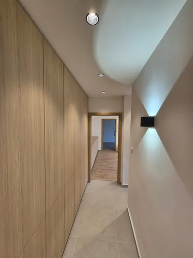 Na predaj 2-izbový byt, 65 m², Nitra, Hollého
