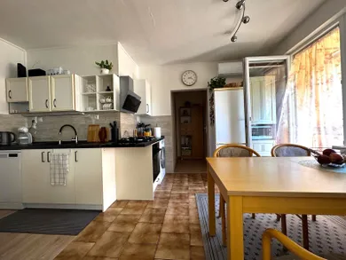 Na predaj 3-izbový byt, 72 m², Levice, Perecká ul.