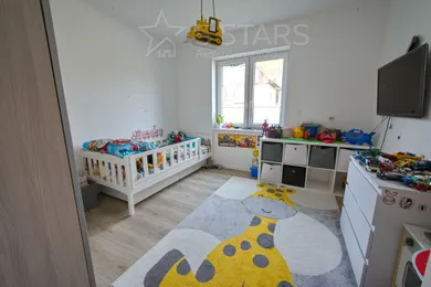 Na predaj 4-izbový dom, 158 m², Neporadza