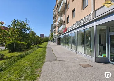 Komerčné priestory na prenájom, Bratislava-Nové Mesto · €2 200