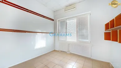 Na predaj komerčné v Bratislava-Podunajské Biskupice · €169 900 · Čiastočná rekonštrukcia
