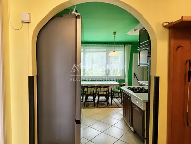 Na predaj 3-izbový byt, 85 m², Levice