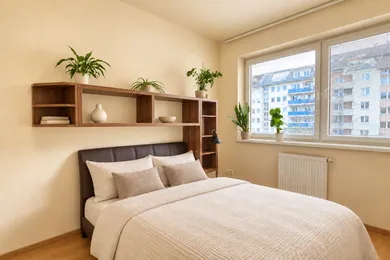 Na prenájom 2-izbový byt, 53 m², Bratislava-Petržalka, Šustekova