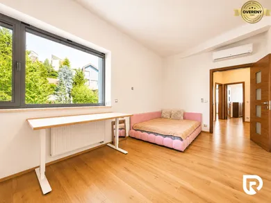 Na prenájom 5-izbový byt, 155 m², Bratislava-Staré Mesto