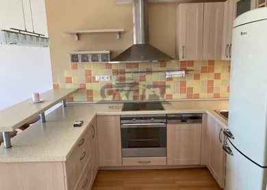 Mieszkania na wynajem, 2-pokojowe, Bratislava-Dúbravka · €890