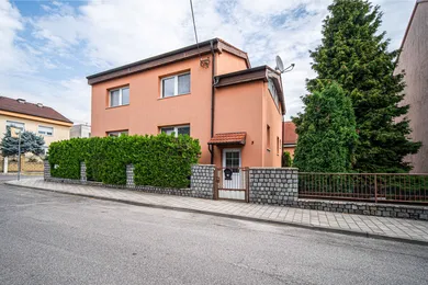 Будинки на продаж, 5-кімнатні, Limbach · €350 000