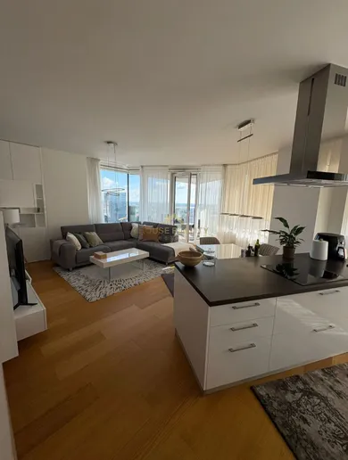 Na prenájom 3-izbový byt, 90 m², Bratislava-Staré Mesto, Landererova
