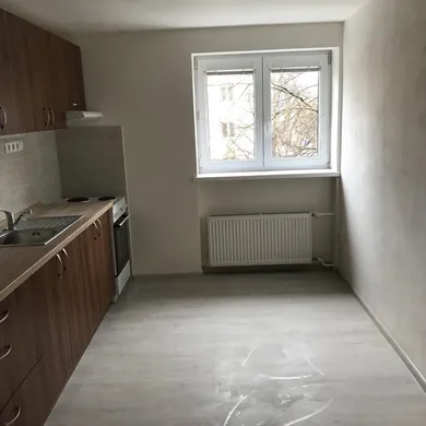 Na predaj 2-izbový byt, 60 m², Handlová, 29. augusta