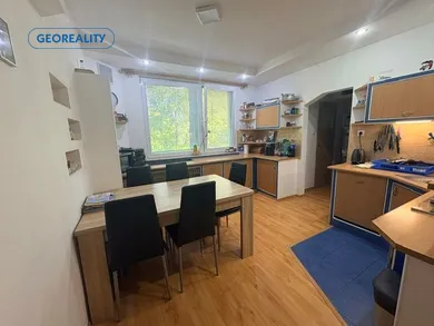 Mieszkania na sprzedaż, 3-pokojowe, Levice · €115 000