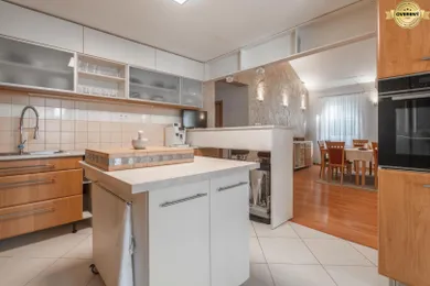 Na predaj 4-izbový dom, 137 m², Bratislava-Vrakuňa, Žihľavová
