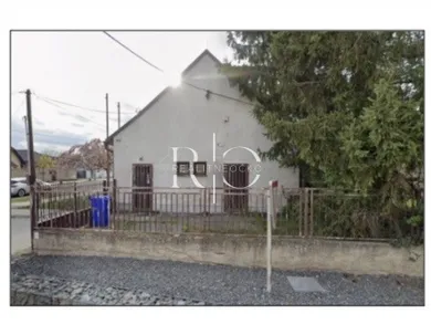 Na predaj objekt, 127 m², Trakovice, -