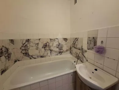Na prenájom 2-izbový byt, 54 m², Komárno