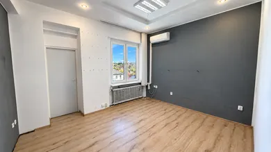 Na prenájom komerčné, 50 m², Levice, Nám. E. M. Šoltésovej