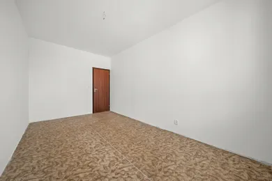 Na predaj 4-izbový byt, 83 m², Bratislava-Petržalka, Starhradská