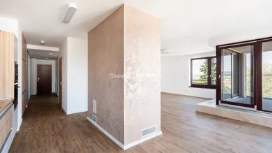 Na predaj 4-izbový byt, 188 m², Bratislava-Staré Mesto, Hriňovská