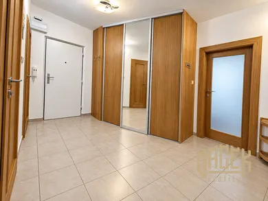 Na predaj 2-izbový byt, 64 m², Považská Bystrica, Stred