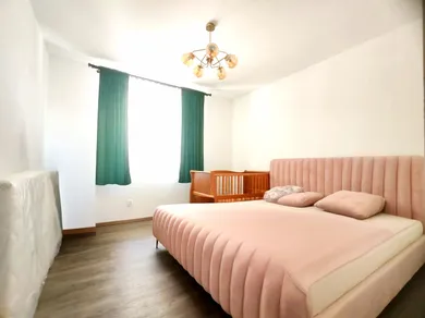 Na predaj 4-izbový dom, 226 m², Nitra