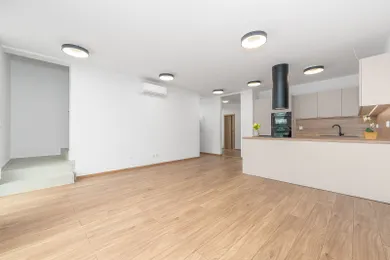 Na predaj 5-izbový dom, 114 m², Chorvátsky Grob, Hlboká cesta