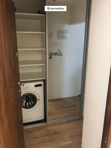 Na prenájom 2-izbový byt, 33 m², Bratislava-Nové Mesto