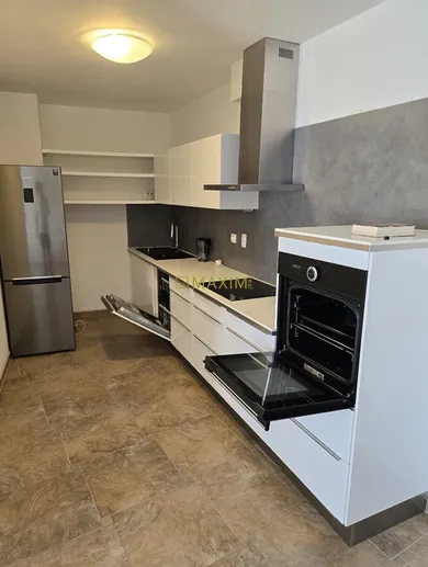 Na predaj 2-izbový byt, 95 m², Bratislava-Karlova Ves, Kresánkova