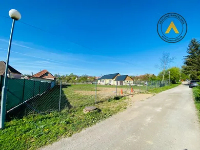 Na predaj pozemok, 951 m², Orešany
