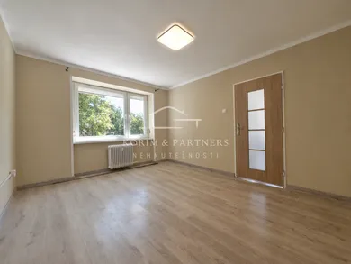 Na prenájom 2-izbový byt, 59 m², Komárno, Zváračská