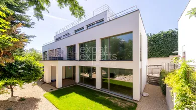 Domy na wynajem, Bratislava-Nové Mesto · €2600