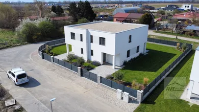 Domy na sprzedaż, 4-pokojowe, Zálesie · €345 000