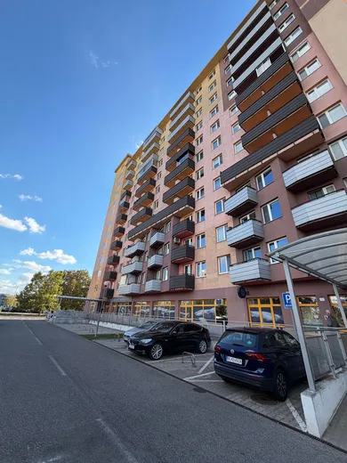 Na prenájom 1-izbový byt, 37 m², Bratislava-Petržalka, Vyšehradská