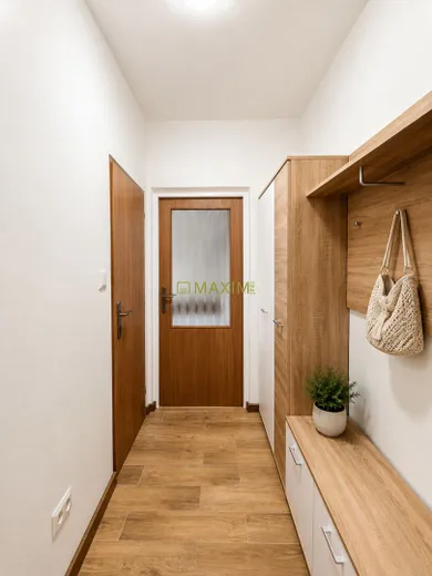 Na prenájom 1-izbový byt, 31 m², Bratislava-Dúbravka, Landauova