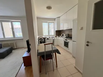 Na prenájom 2-izbový byt, 63 m², Banská Bystrica