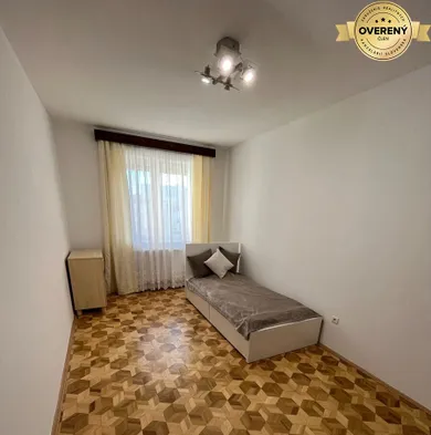 Na prenájom 3-izbový byt, 80 m², Bratislava-Petržalka, Šustekova