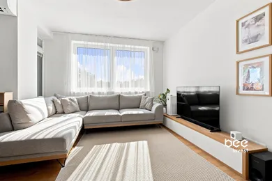 Na prenájom 3-izbový byt, 80 m², Bratislava-Nové Mesto, Ďumbierska