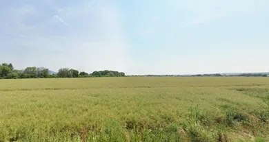 Na predaj pozemok, Čeľadince