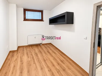 Na prenájom 5-izbový byt, 125 m², Martin, A. Pietra