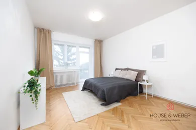 Na predaj 5-izbový byt, 159 m², Bratislava-Staré Mesto, Vlčkova