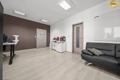 Na prenájom komerčné, 75 m², Bratislava-Petržalka, Bosákova