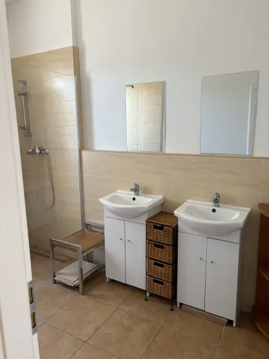Na prenájom 1-izbový dom, 200 m², Brestovany, Lovčická