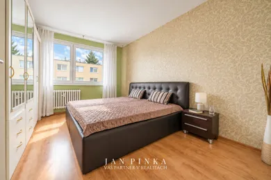 Na predaj 4-izbový byt, 73 m², Bratislava-Dúbravka, Sekurisova