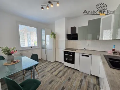 Mieszkania na wynajem, 3-pokojowe, Bratislava-Petržalka · €750