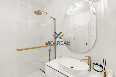 Na predaj 2-izbový byt, 54 m², Banka, Odborárska